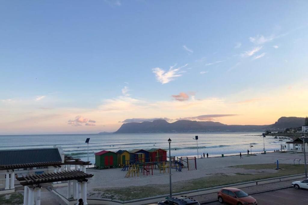 At The Beach - Muizenberg Cape Town Ngoại thất bức ảnh